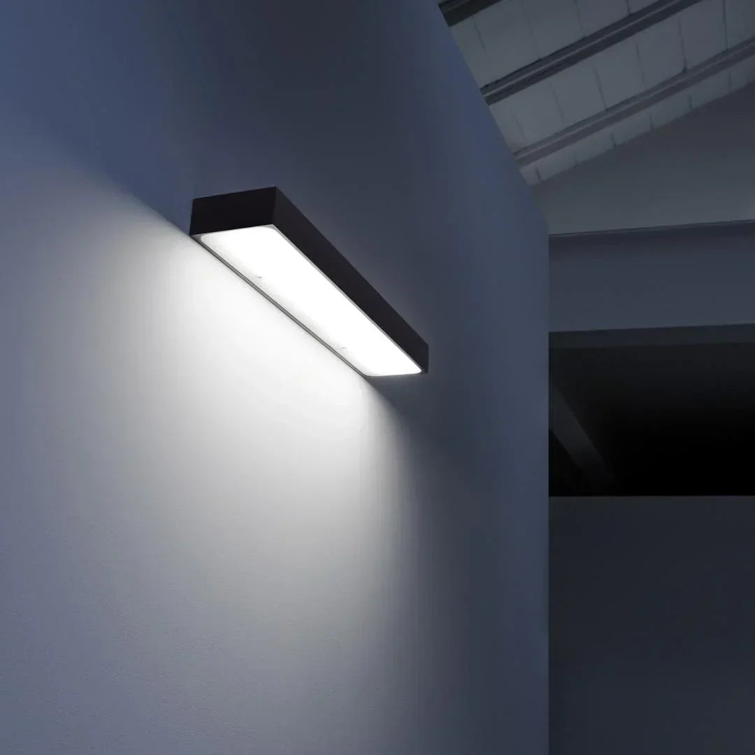 Davide Groppi Linet Wall Light | All Square Lighting