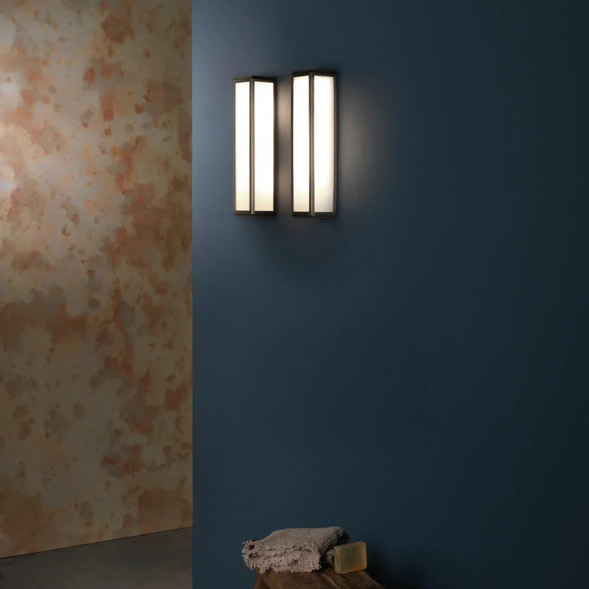 Astro Lighting Mashiko 360 Classic Wall Light | All Square Lighting