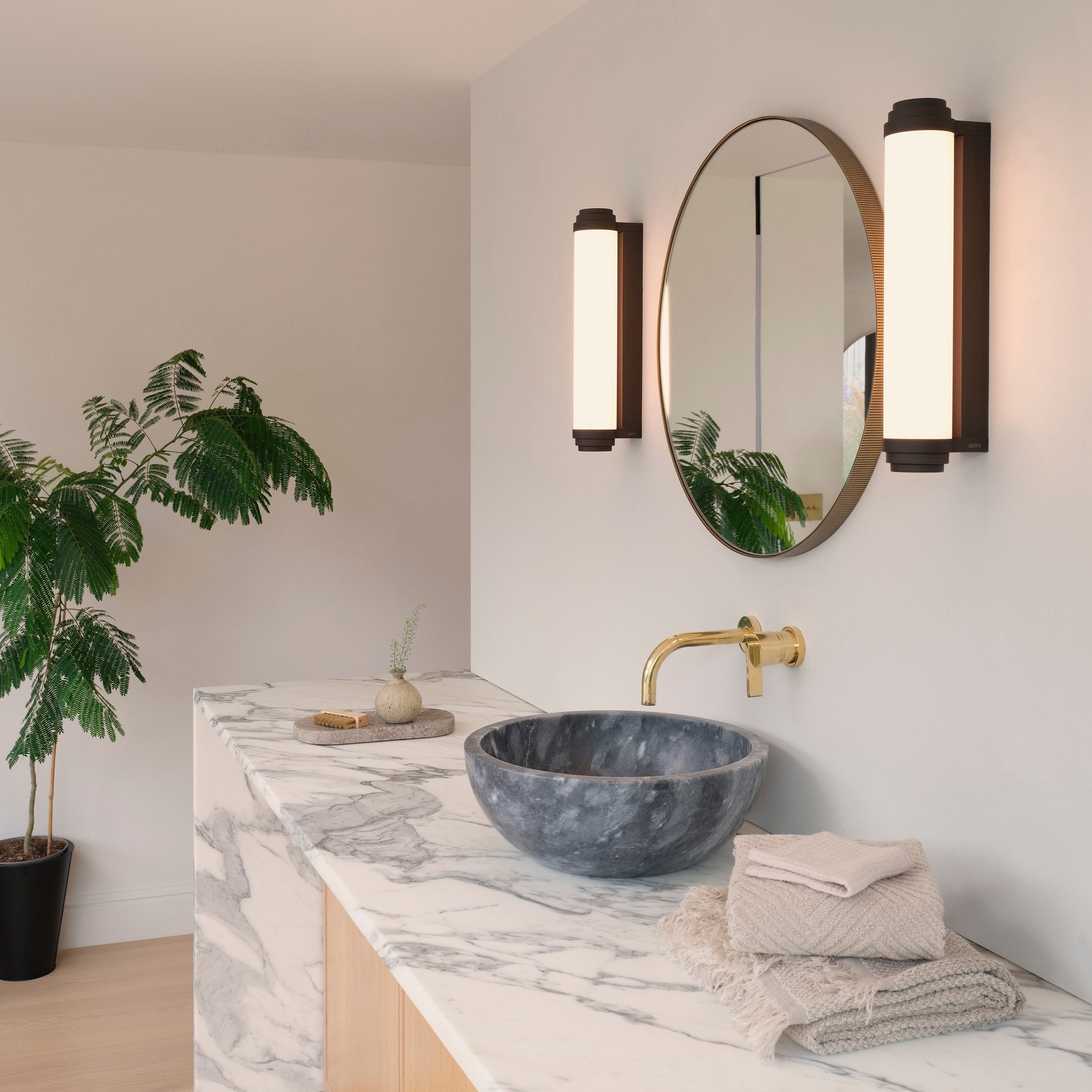 Burlington 400 Phase Wall Light